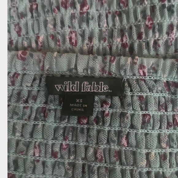 Wild Fable | EUC Ruched Floral Peasant Crop Top Size XS Blue and Pink - Picture 3 of 3